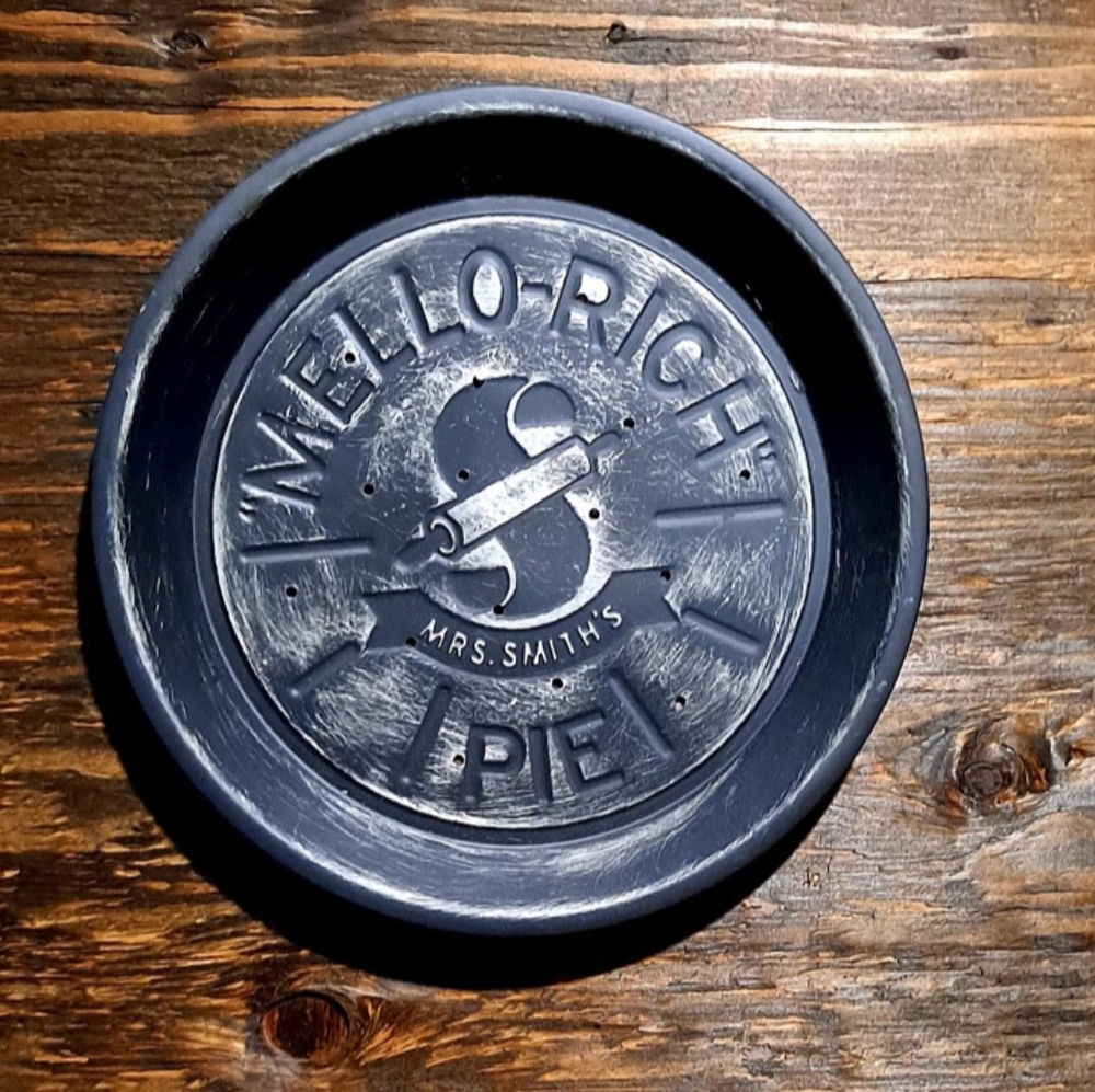 Vintage Mello-Rich Mrs Smith 9" Pie Pan Wall Hanging Decor Rustic